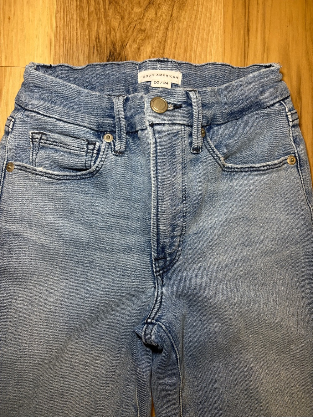Good American Light Blue Frayed-Hem Cropped Jeans - Picture 6 of 16